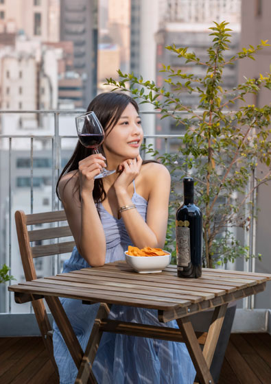 Bustling Neighbourhood - Shama Hollywood Hong Kong
